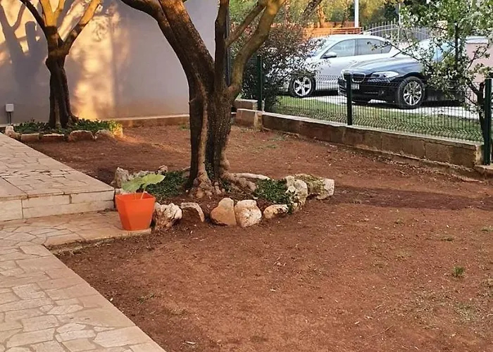 Apartman With Parking Space - 22715 *