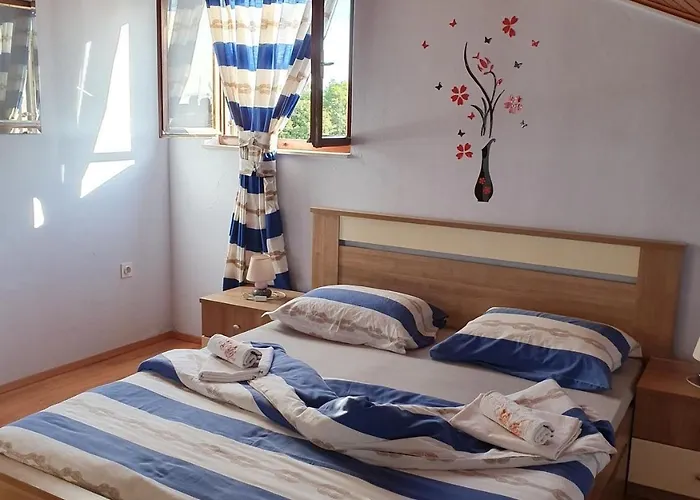 Apartman With Parking Space - 22715 *