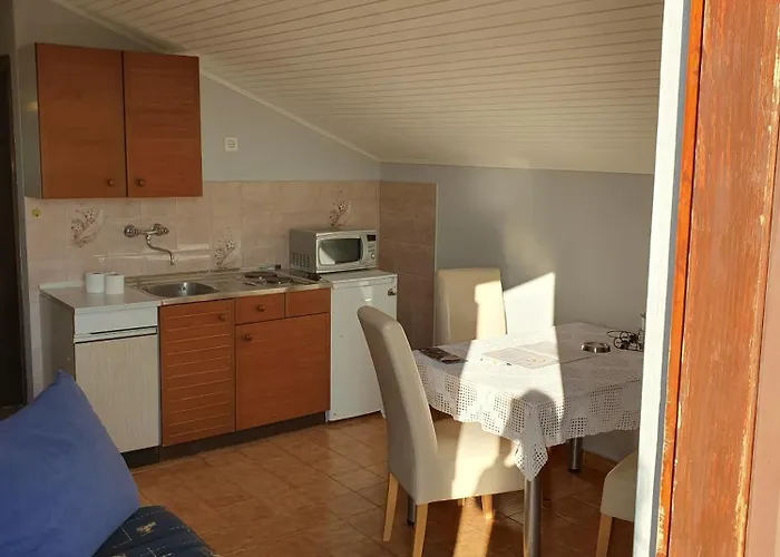 Apartman With Parking Space - 22715 Poreč