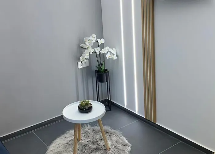 Apartman With Parking Space - 22715 Poreč