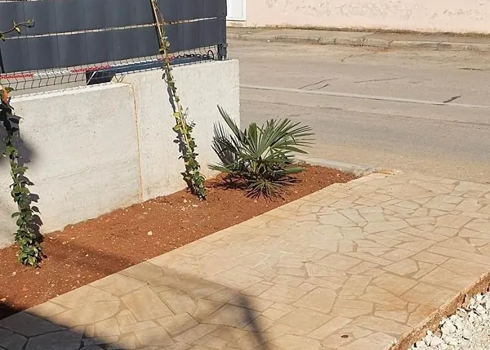 Apartman With Parking Space - 22715 *